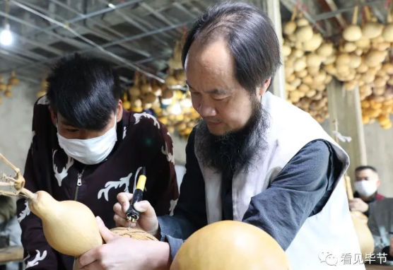 做好烙畫葫蘆文化產(chǎn)業(yè)為黔西鞏固脫貧成果出力