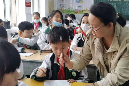 汝陽縣城關鎮(zhèn)南街小學書法周活動成功舉辦