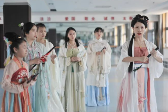 滁州市文化館漢文化研學(xué)社暑期班結(jié)業(yè)