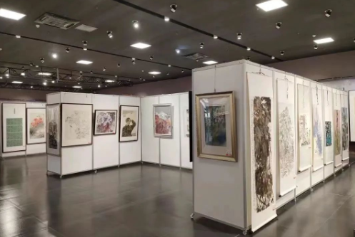 太湖縣“巾幗心向黨 喜迎二十大 ”巾幗美術(shù)書(shū)法作品展開(kāi)展
