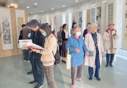 湖州市老年書畫藝術(shù)作品展在市圖書館開幕