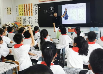 “以文載道 溫潤童心 ”書法進校園活動