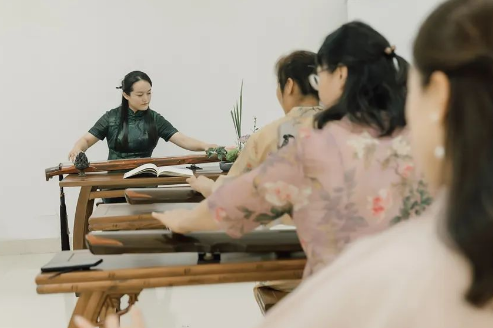 清風(fēng)入弦，青州市文化館舉辦古琴雅集活動(dòng)