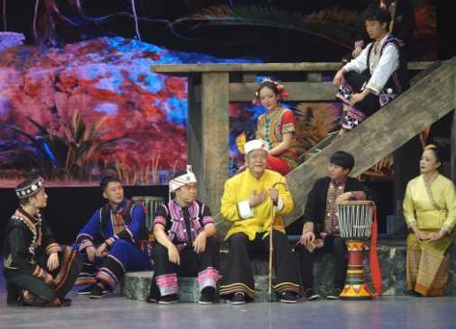 原創(chuàng)音樂劇《景邁有嘉木》在普洱大劇院成功首演