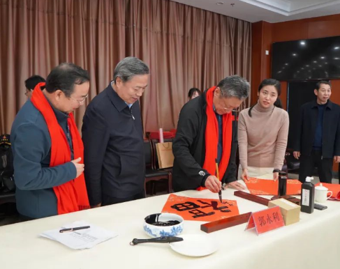 “萬福迎春”慰問老黨員老干部書法公益活動在石家莊舉行