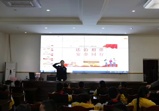 岳池縣南街小學(xué)校開展法治主題班會